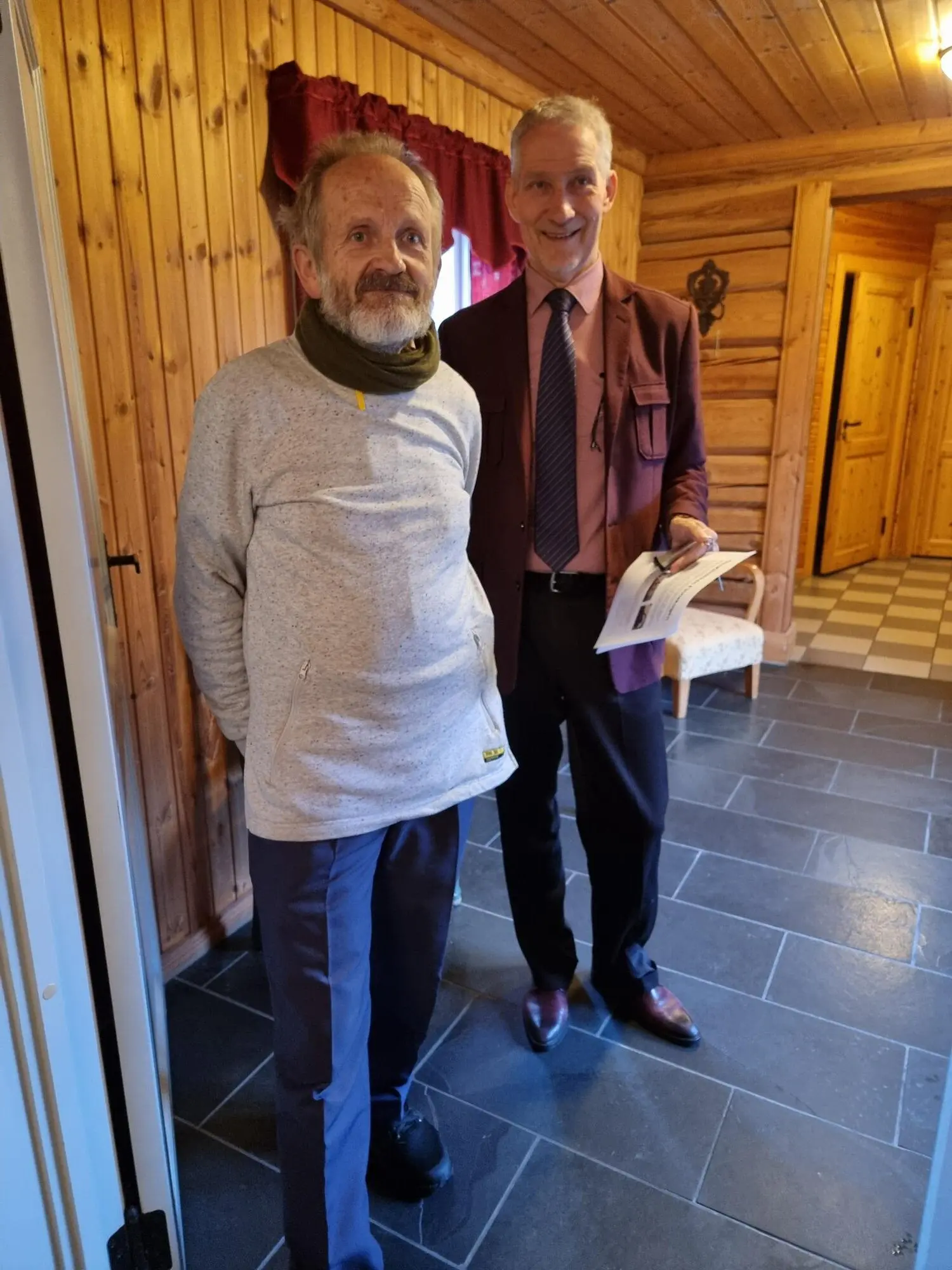 Biodet viser Geir Flatabø (lege) og Jørn Eivik